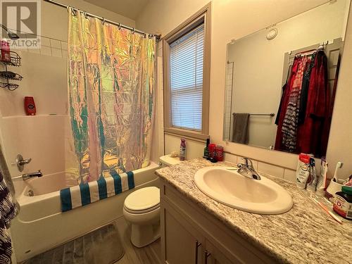 1544 117 Avenue, Dawson Creek, BC - Indoor Photo Showing Bathroom