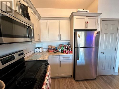 1544 117 Avenue, Dawson Creek, BC - Indoor Photo Showing Kitchen