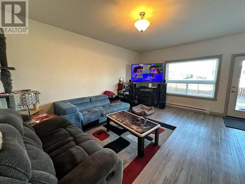 1544 117 Avenue, Dawson Creek, BC - Indoor Photo Showing Living Room