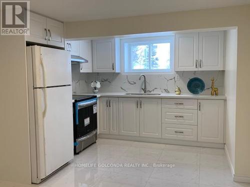 300 Searle Avenue, Toronto (Bathurst Manor), ON - Indoor Photo Showing Kitchen