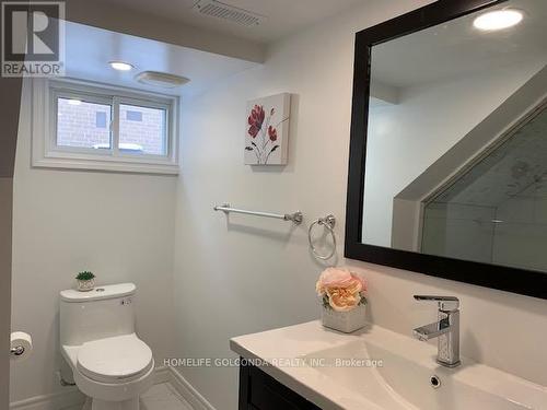 300 Searle Avenue, Toronto (Bathurst Manor), ON - Indoor Photo Showing Bathroom