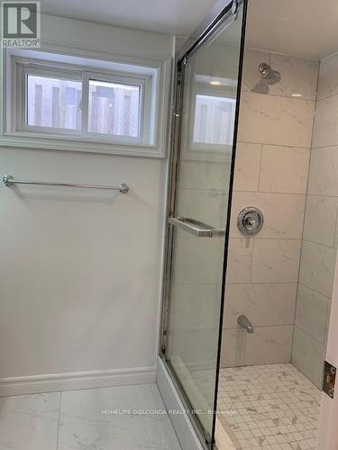 300 Searle Avenue, Toronto (Bathurst Manor), ON - Indoor Photo Showing Bathroom