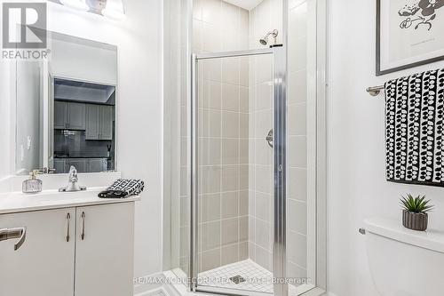 B602 - 5279 Highway  7 Road, Vaughan (Vaughan Grove), ON - Indoor Photo Showing Bathroom