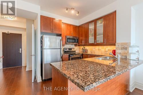 619 - 111 Upper Duke Crescent, Markham (Unionville), ON - Indoor Photo Showing Kitchen With Stainless Steel Kitchen With Double Sink With Upgraded Kitchen