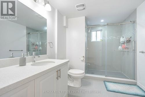 31 Guthrie Crescent, Whitby, ON - Indoor Photo Showing Bathroom