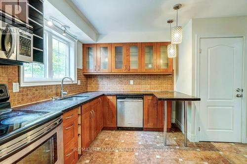 296 Lara Woods, Mississauga, ON - Indoor Photo Showing Kitchen