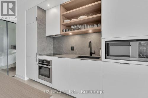 2604 - 55 Charles Street E, Toronto, ON - Indoor Photo Showing Kitchen