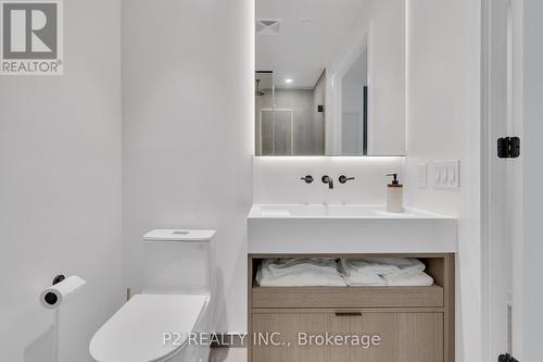 2604 - 55 Charles Street E, Toronto, ON - Indoor Photo Showing Bathroom