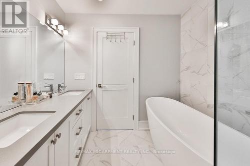 4B Twenty Seventh Street, Toronto (Long Branch), ON - Indoor Photo Showing Bathroom