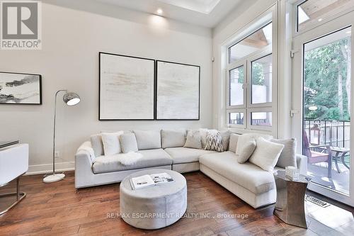 4B Twenty Seventh Street, Toronto, ON - Indoor Photo Showing Living Room