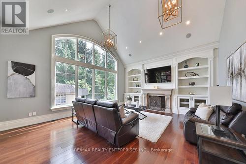 461 Country Club Crescent, Mississauga, ON - Indoor Photo Showing Living Room With Fireplace