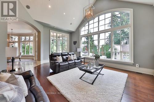 461 Country Club Crescent, Mississauga, ON - Indoor Photo Showing Living Room