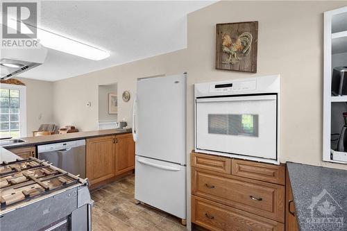 1205 Ventnor Road, Ottawa, ON - Indoor Photo Showing Kitchen