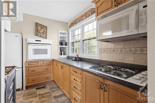 1205 Ventnor Road, Ottawa, ON - Indoor Photo Showing Kitchen