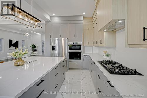 34 North Woodrow Boulevard, Toronto, ON - Indoor Photo Showing Kitchen With Upgraded Kitchen