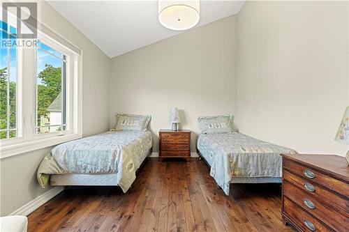 9 Bayview Road, Brockville, ON - Indoor Photo Showing Bedroom