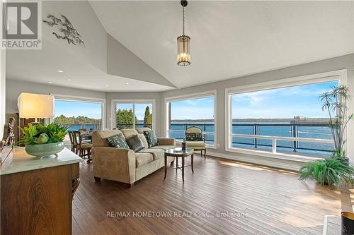 9 Bayview Road, Brockville, ON - Indoor Photo Showing Living Room