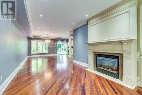 1114 Crestview Street, Oakville (Eastlake), ON - Indoor Photo Showing Living Room With Fireplace