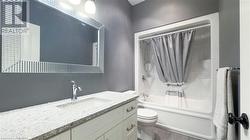 Main floor 4pc bathroom - 