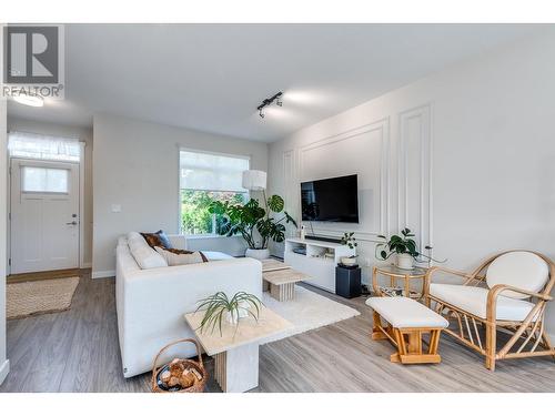 106 1360 Mitchell Street, Coquitlam, BC - Indoor Photo Showing Living Room