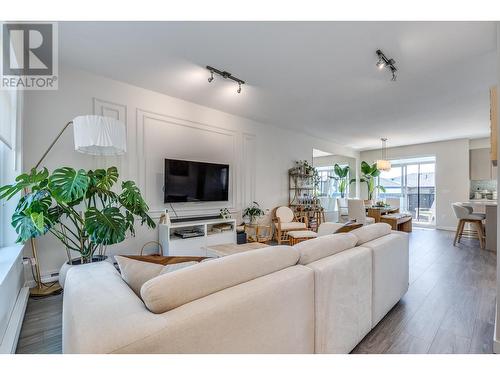 106 1360 Mitchell Street, Coquitlam, BC - Indoor Photo Showing Living Room