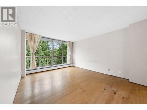 801 2020 Fullerton Avenue, North Vancouver, BC - Indoor Photo Showing Living Room