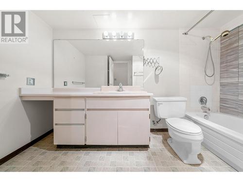 801 2020 Fullerton Avenue, North Vancouver, BC - Indoor Photo Showing Bathroom