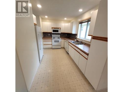 39 500 Wotzke Drive, Williams Lake, BC - Indoor Photo Showing Kitchen With Double Sink