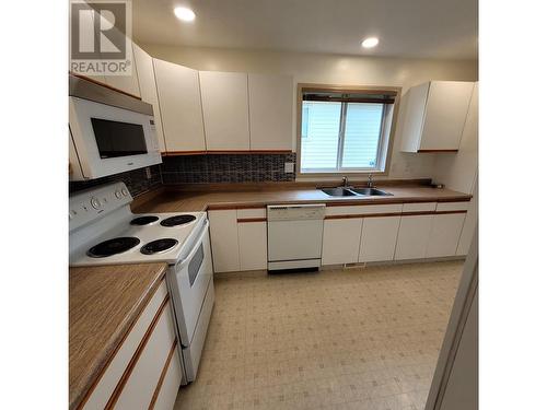 39 500 Wotzke Drive, Williams Lake, BC - Indoor Photo Showing Kitchen With Double Sink