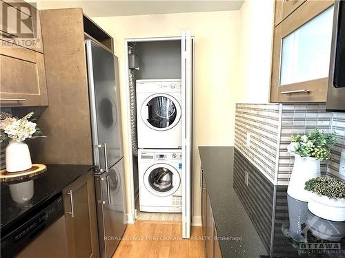 1601 - 40 Nepean Street, Ottawa, ON - Indoor Photo Showing Laundry Room