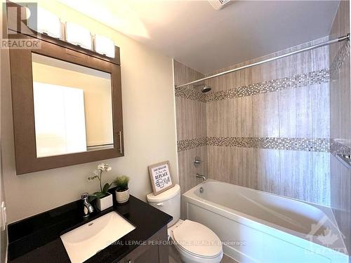 1601 - 40 Nepean Street, Ottawa, ON - Indoor Photo Showing Bathroom