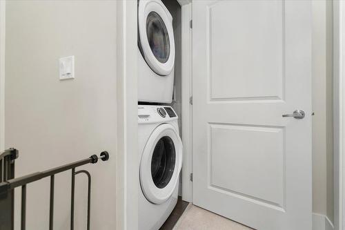 43 19097 64 Avenue, Surrey, BC - Indoor Photo Showing Laundry Room