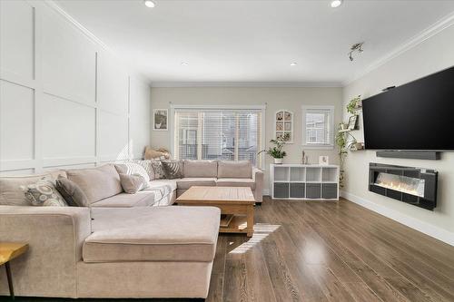 43 19097 64 Avenue, Surrey, BC - Indoor Photo Showing Living Room With Fireplace