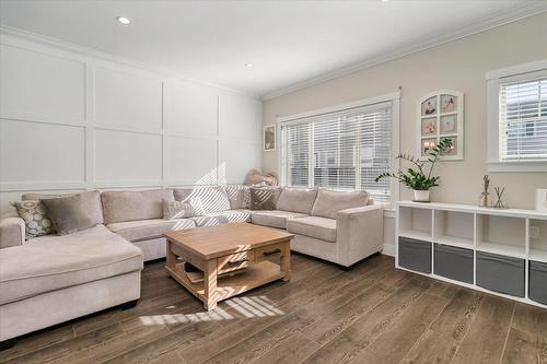 43 19097 64 Avenue, Surrey, BC - Indoor Photo Showing Living Room