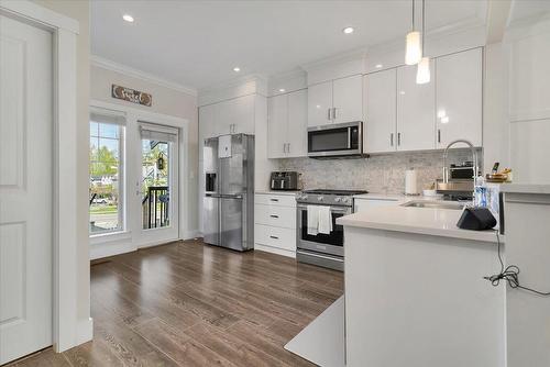 43 19097 64 Avenue, Surrey, BC - Indoor Photo Showing Kitchen With Upgraded Kitchen