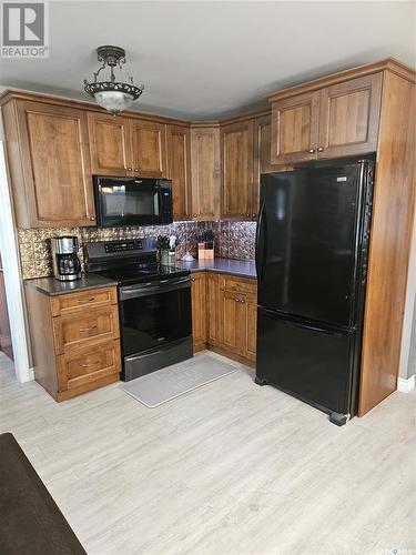 530 Main Street, Leader, SK - Indoor Photo Showing Kitchen