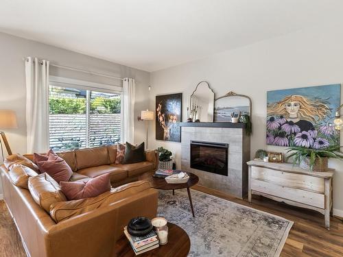 573 Stoneridge Drive, Kamloops, BC - Indoor Photo Showing Living Room With Fireplace