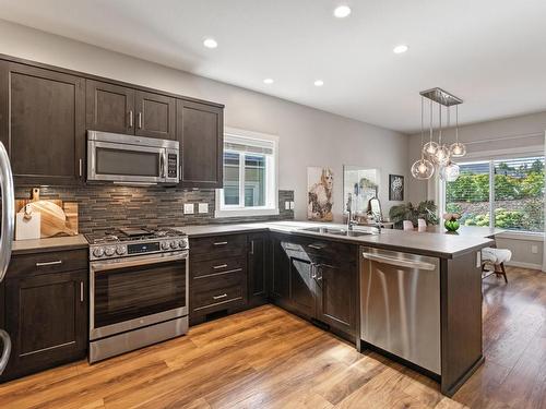 573 Stoneridge Drive, Kamloops, BC - Indoor Photo Showing Kitchen With Upgraded Kitchen