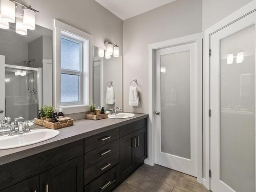 573 Stoneridge Drive, Kamloops, BC - Indoor Photo Showing Bathroom