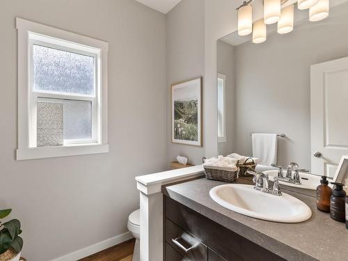 573 Stoneridge Drive, Kamloops, BC - Indoor Photo Showing Bathroom