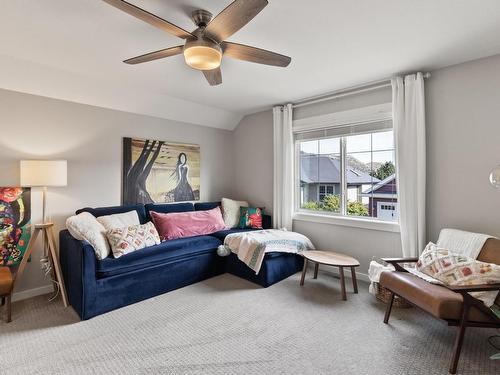 573 Stoneridge Drive, Kamloops, BC - Indoor Photo Showing Living Room