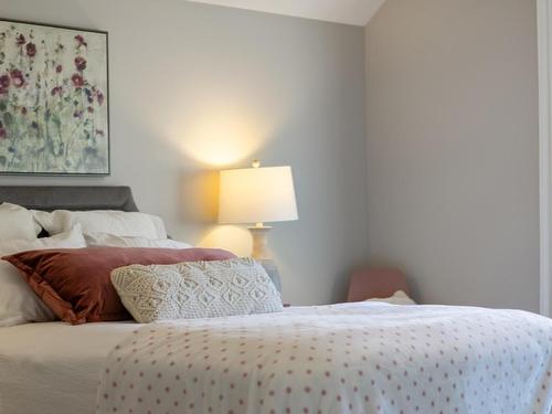 573 Stoneridge Drive, Kamloops, BC - Indoor Photo Showing Bedroom