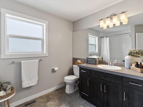 573 Stoneridge Drive, Kamloops, BC - Indoor Photo Showing Bathroom