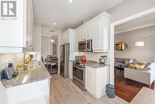 606 - 3085 Bloor Street W, Toronto (Stonegate-Queensway), ON - Indoor Photo Showing Kitchen With Upgraded Kitchen