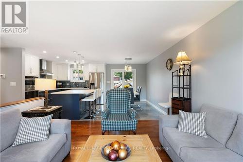 783 Comstock Crescent, Brockville, ON - Indoor Photo Showing Living Room