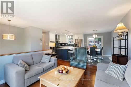 783 Comstock Crescent, Brockville, ON - Indoor Photo Showing Living Room