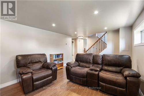 783 Comstock Crescent, Brockville, ON - Indoor Photo Showing Living Room