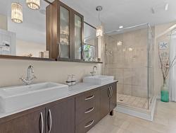 Ensuite bathroom - 