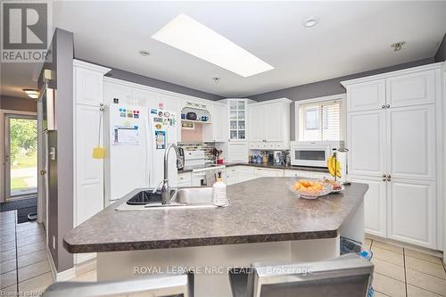 8040 Post Road, Niagara Falls, ON - Indoor Photo Showing Kitchen