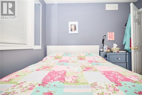 8040 Post Road, Niagara Falls, ON - Indoor Photo Showing Bedroom